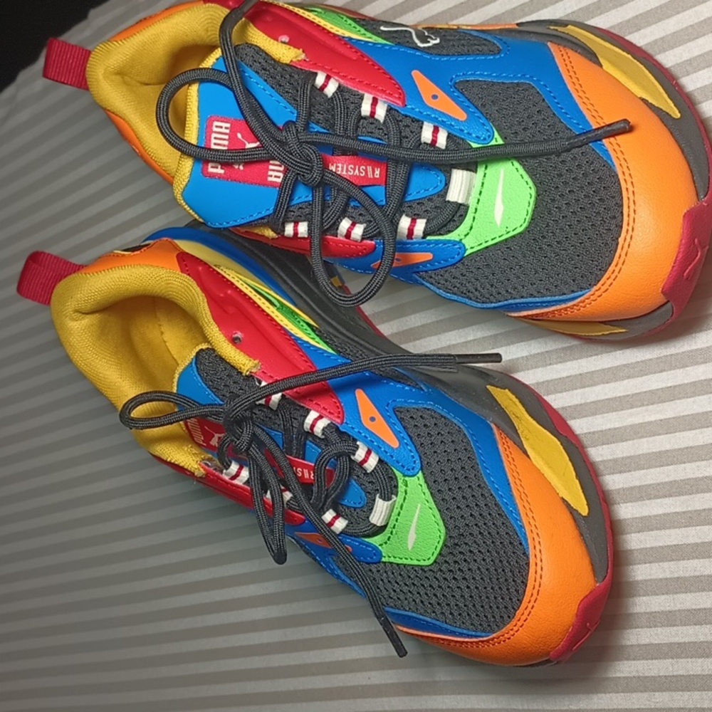 PUMA FAST CANDY BAR - GRADE SCHOOL. SIZE 5 NEARLY NEW HARDLY WORN